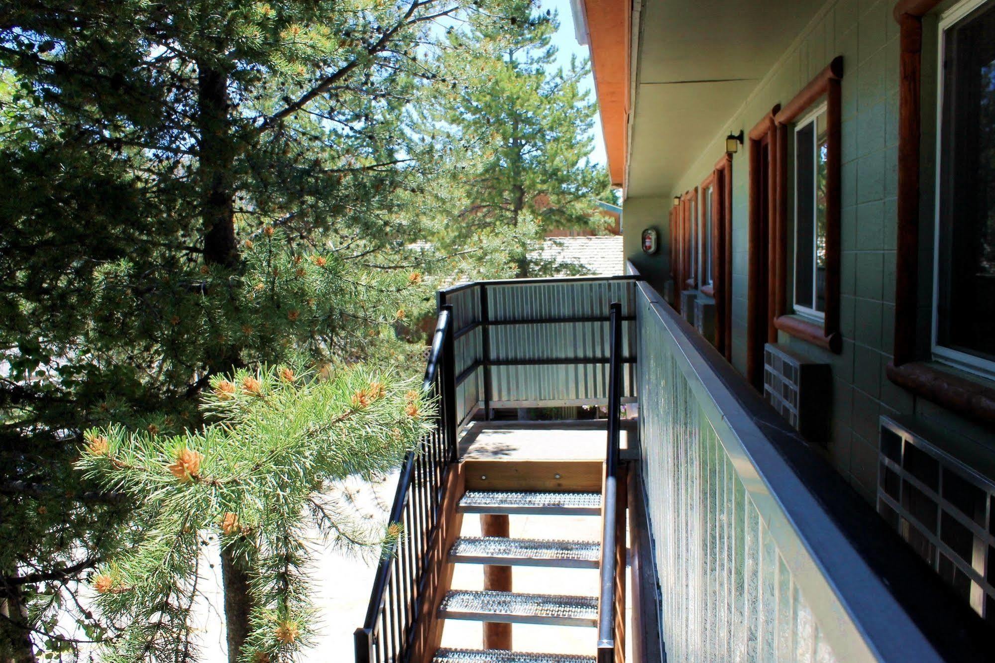 غرب يلوستون Moose Creek Inn المظهر الخارجي الصورة
