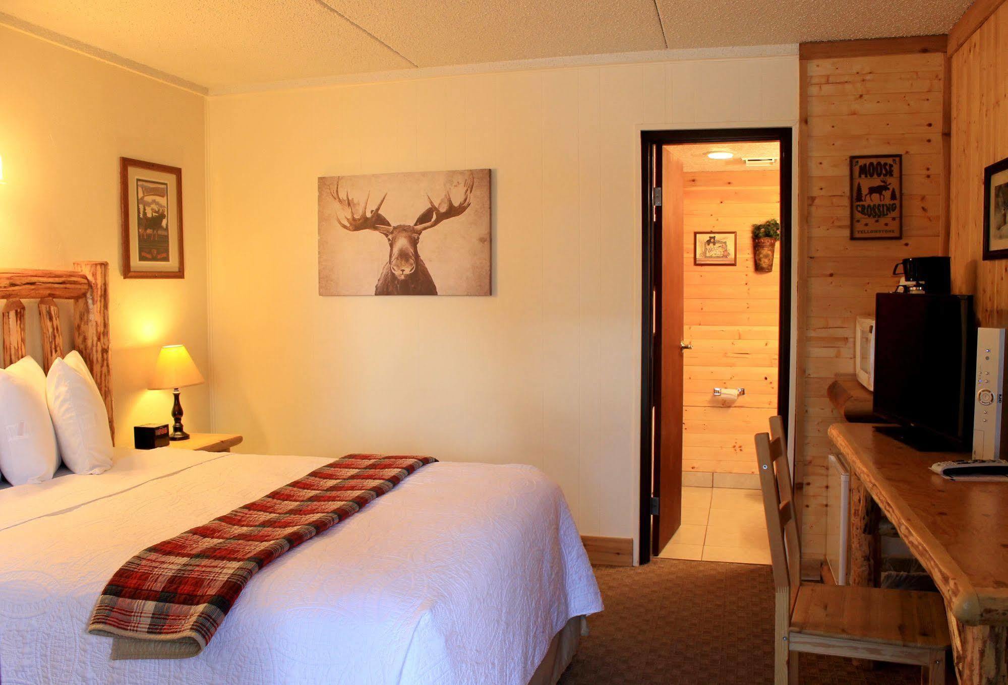غرب يلوستون Moose Creek Inn المظهر الخارجي الصورة