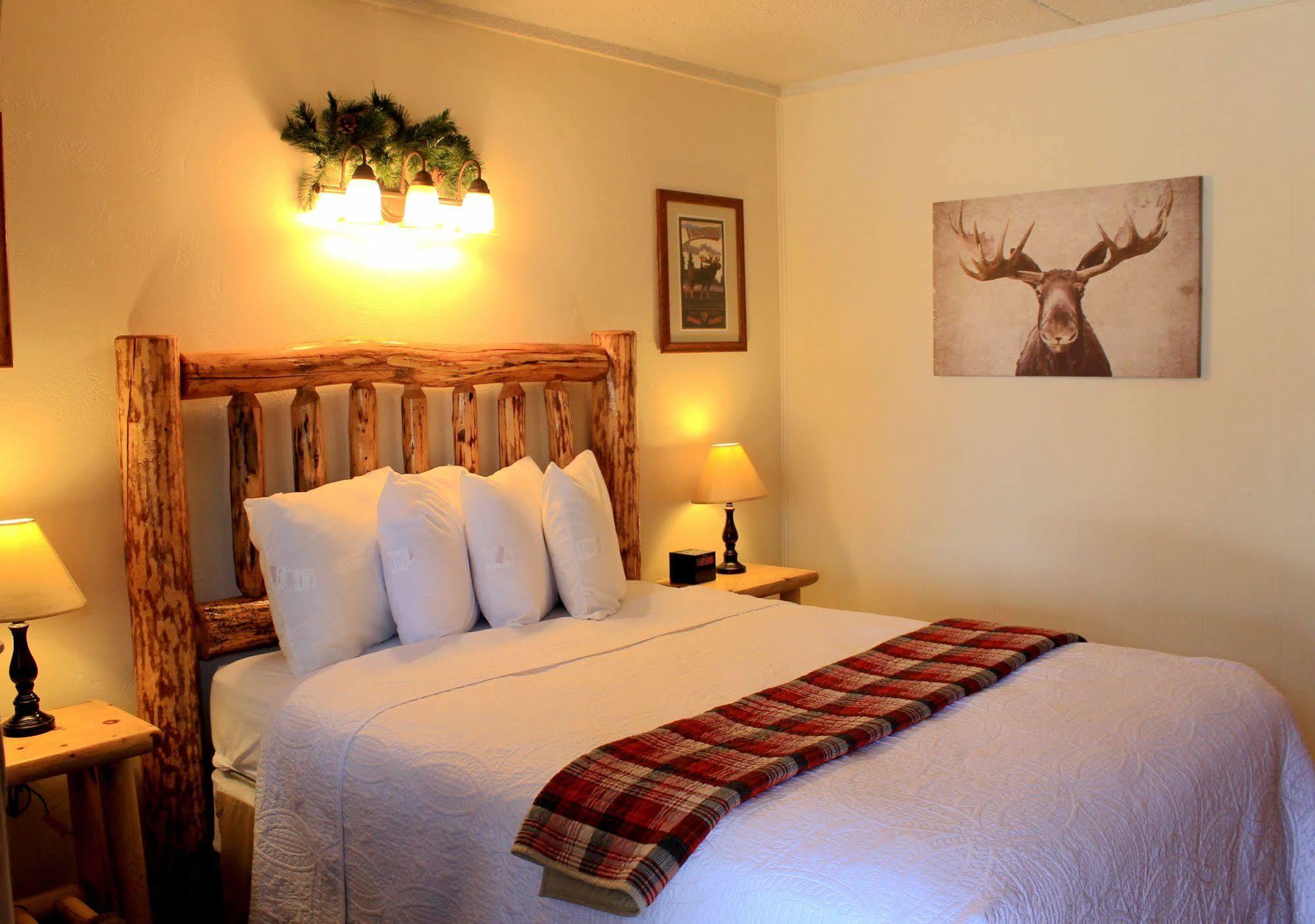 غرب يلوستون Moose Creek Inn المظهر الخارجي الصورة