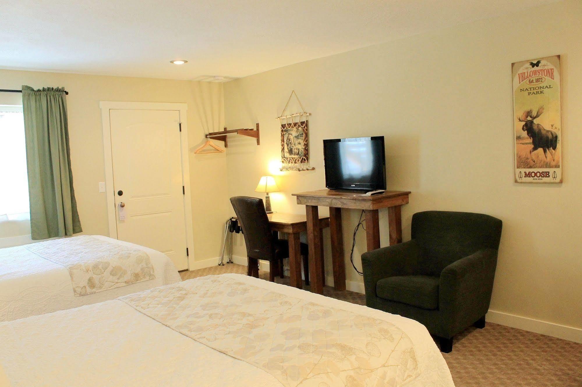 غرب يلوستون Moose Creek Inn المظهر الخارجي الصورة